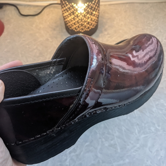 Dansko Patent Shiny Swirly Brown w/ Slight Reddish Tint SZ 38 Excellent Conditi - Picture 4 of 8